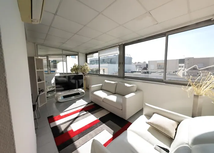 Apartment 52M2 With Air Conditionners In Center Antibes