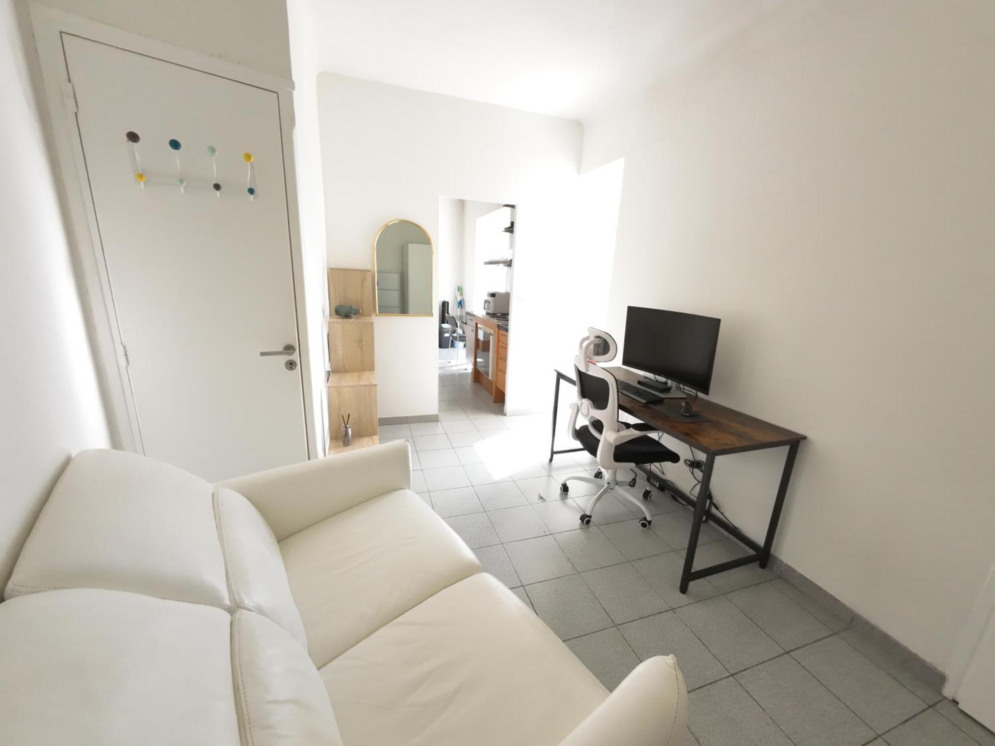 Apartment 52m2 With Air Conditionners In Center Antibes